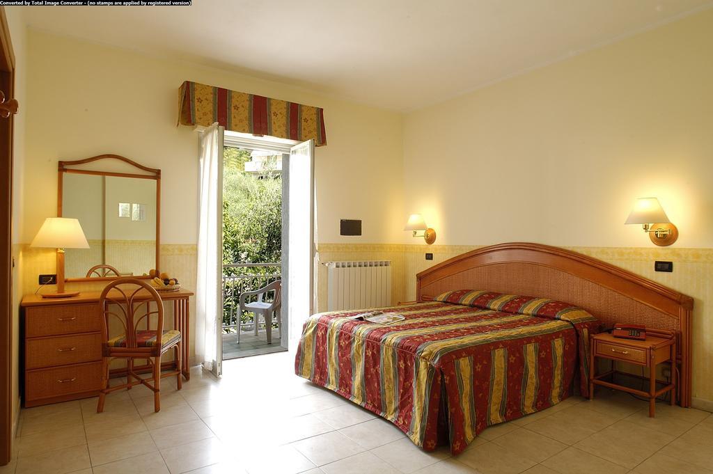 Hotel Casella Pietra Ligure Room photo